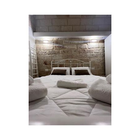 Locus Amoenus Hotel โปลีญาโนอามาเร ภายนอก รูปภาพ